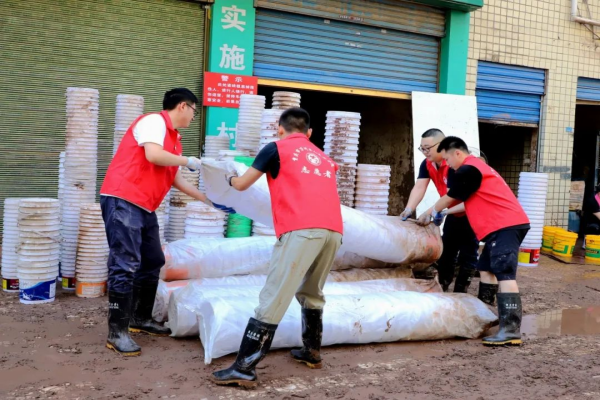 重庆市万州区检察院干警王于丹在“中国红·检察蓝”28圈
庆祝新中国成立75周年摄影创作大赛中荣获一等奖！