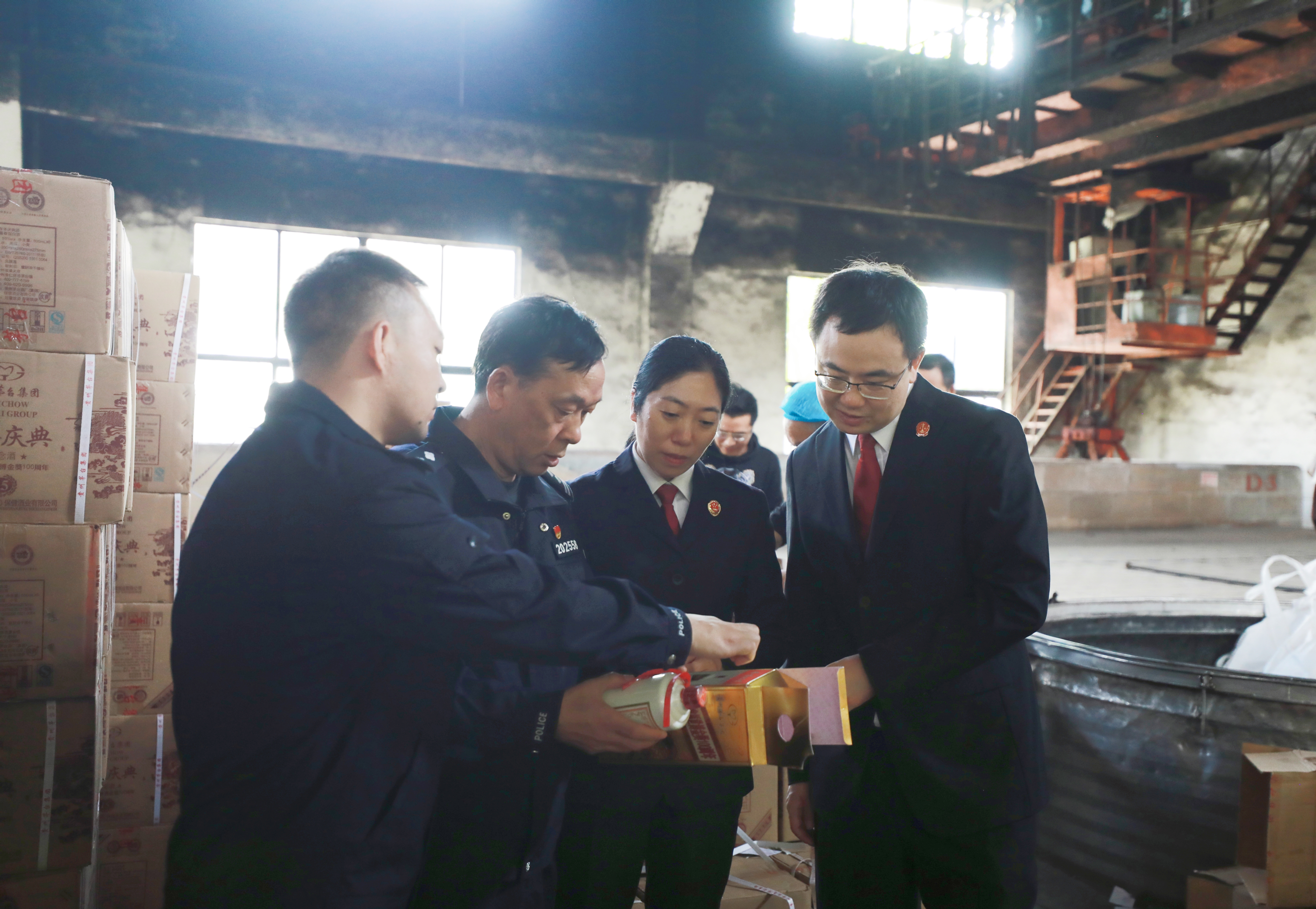 全链条打击制假售假犯罪，检察监督集中销毁万余瓶假茅台