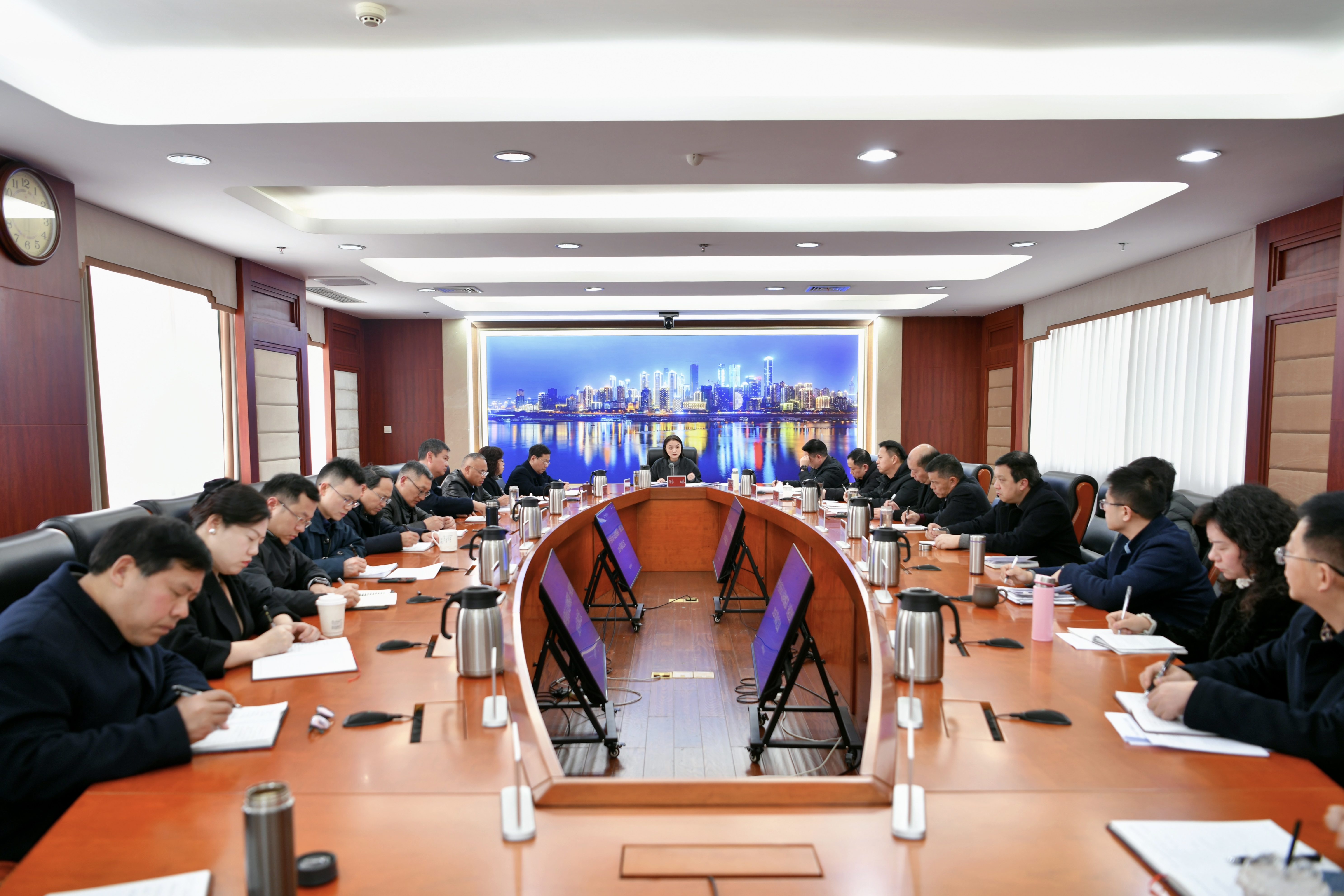 市检察院一分院召开党组（扩大）会认真学习贯彻全市检察长座谈会精? /></a></td>
    
    <td class=